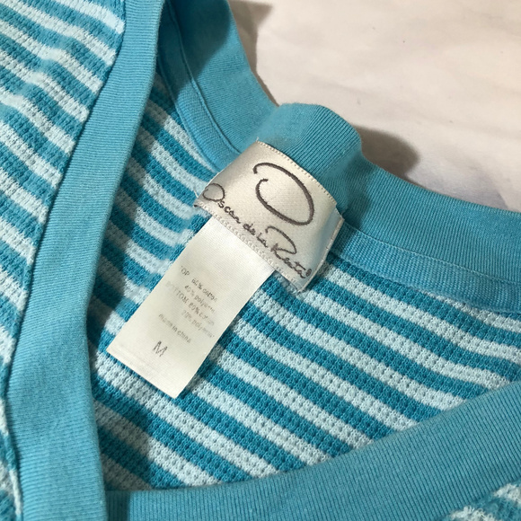O Oscar de la Renta Blue Striped Thermal Top - Picture 2 of 6
